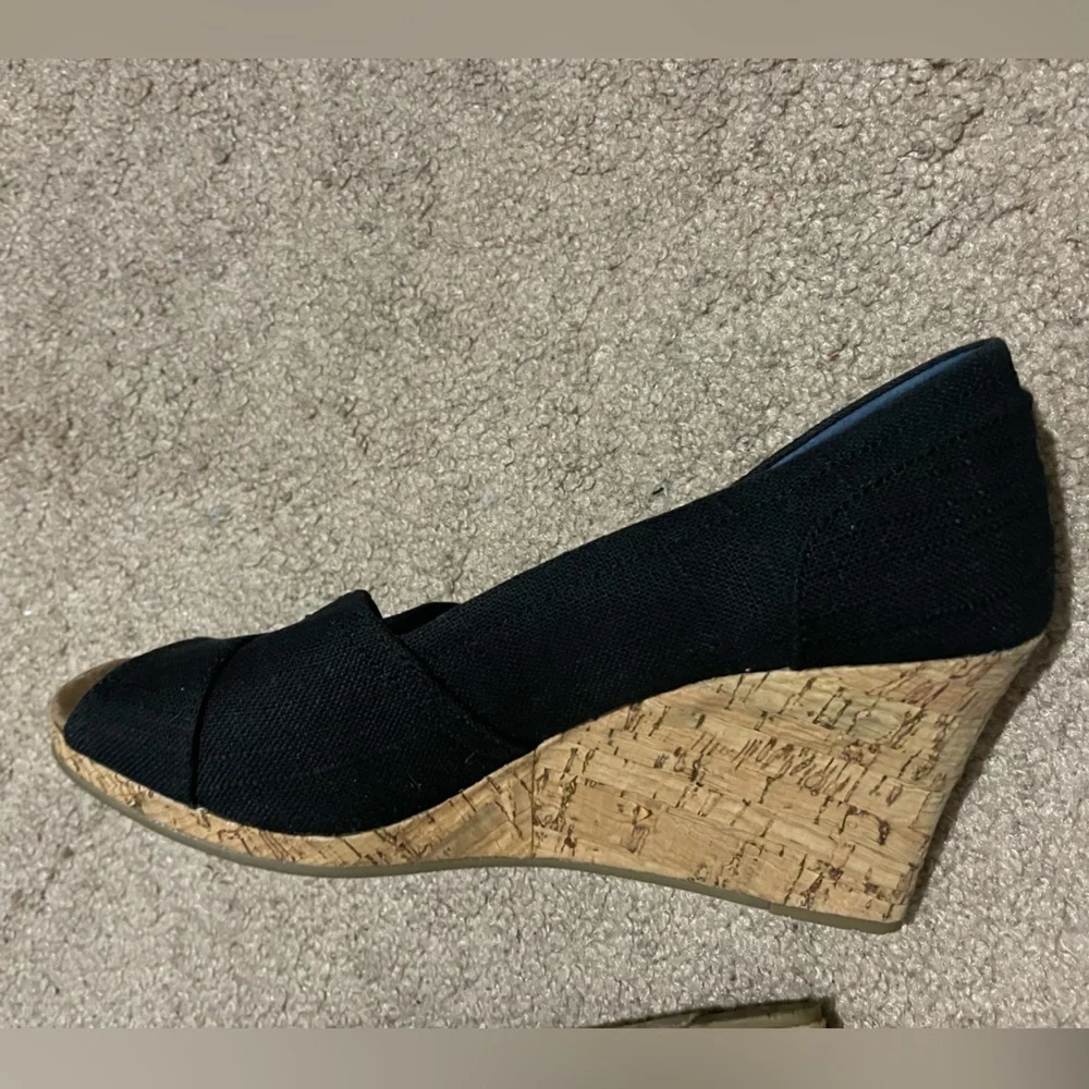 TOM’S‎ black peep toe wedges size 9W